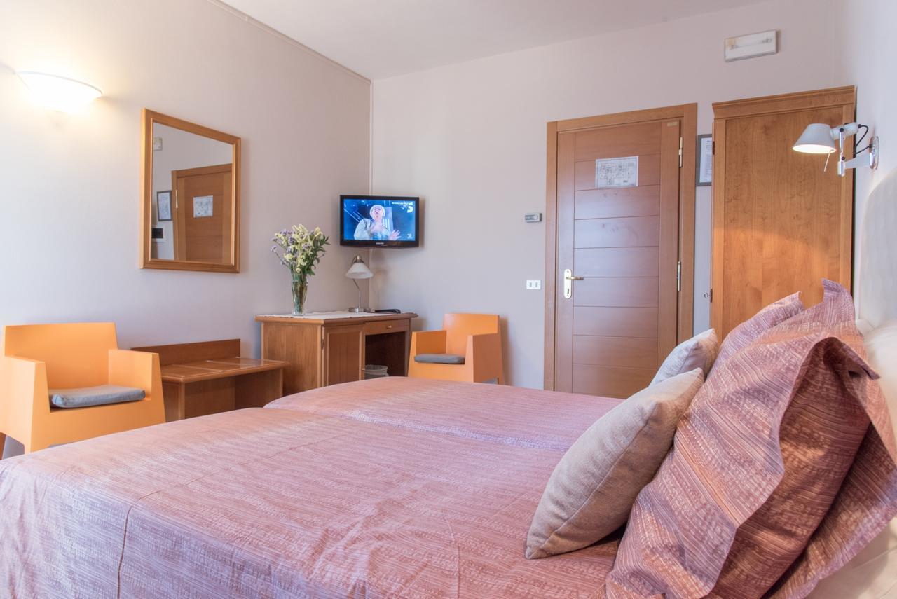 Hotel Antica Stallera กันโนบีโอ ภายนอก รูปภาพ